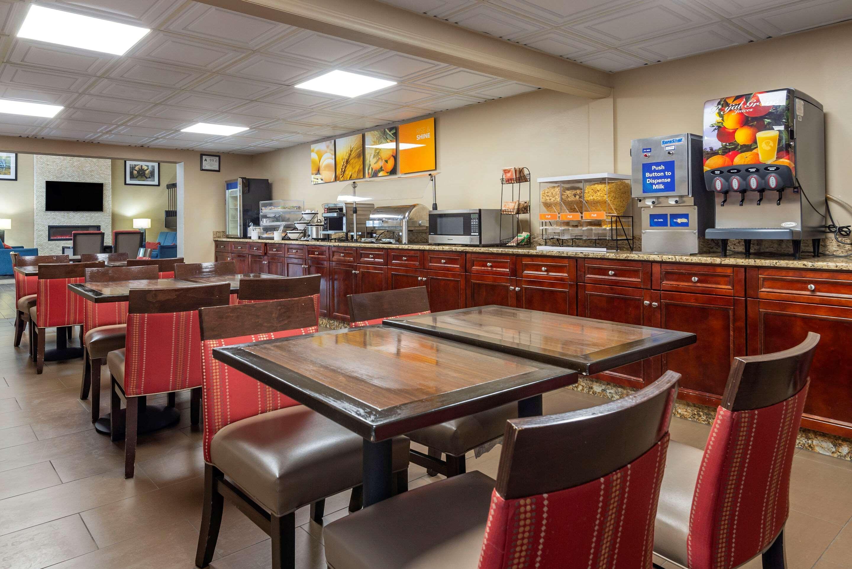 Comfort Inn Matthews / Charlotte Екстериор снимка